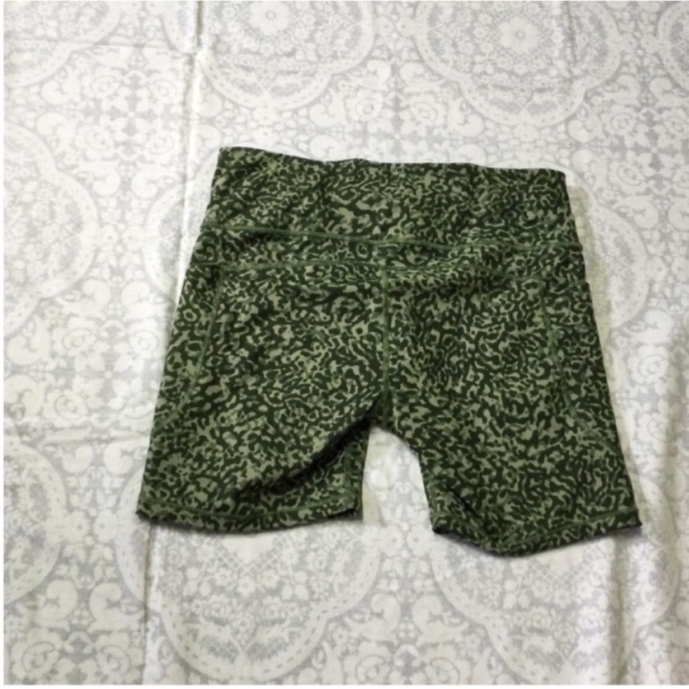 Athleta Shorts XL - Picture 2 of 9